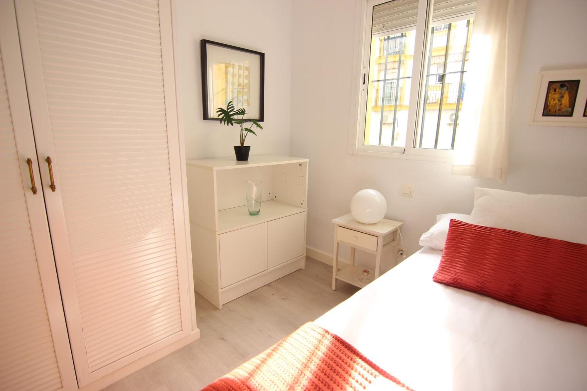 Rentalsevilla Espacioso Apartamento En La Alameda De Hercules Con Parking Eksteriør bilde