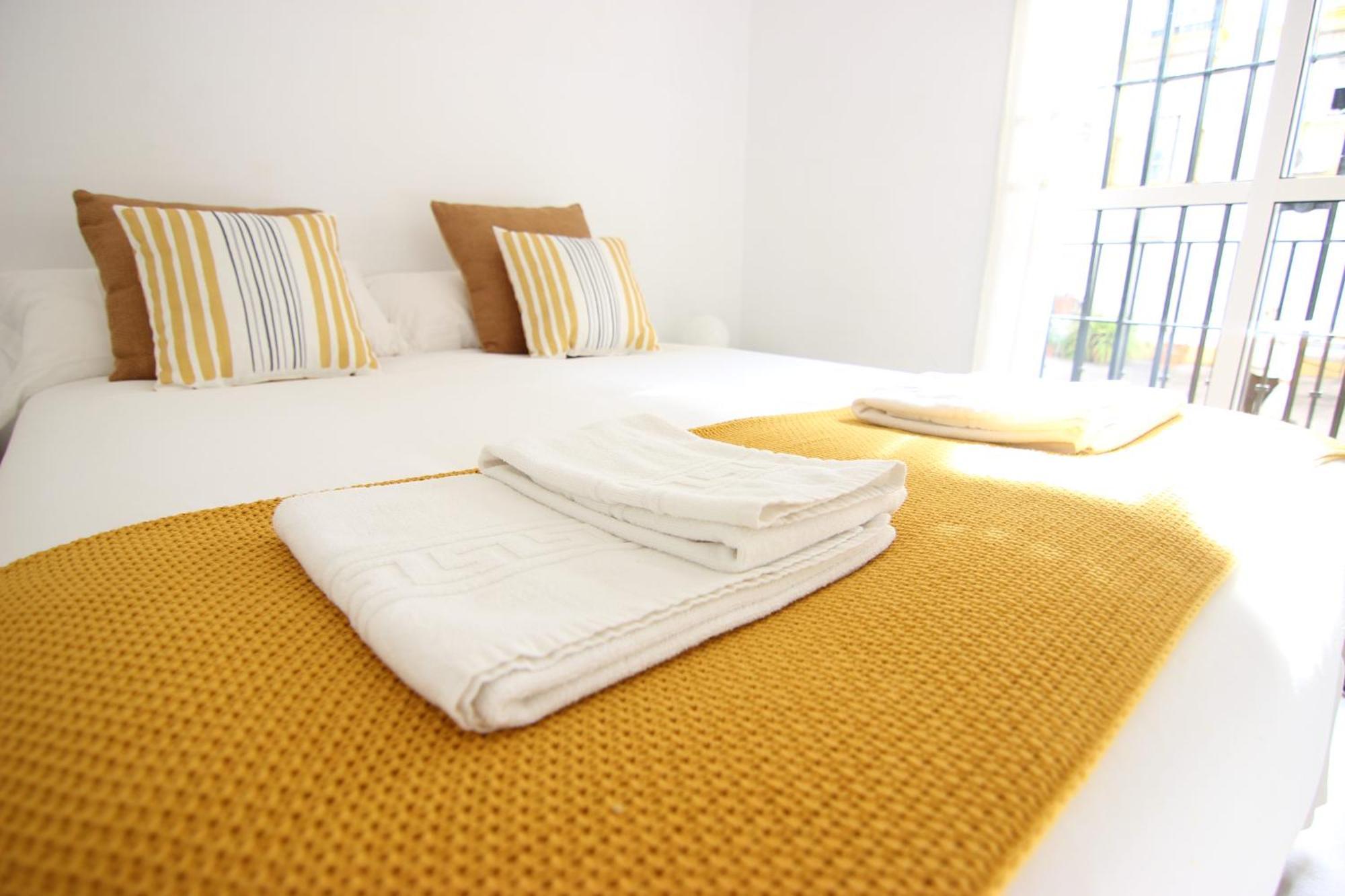 Rentalsevilla Espacioso Apartamento En La Alameda De Hercules Con Parking Eksteriør bilde
