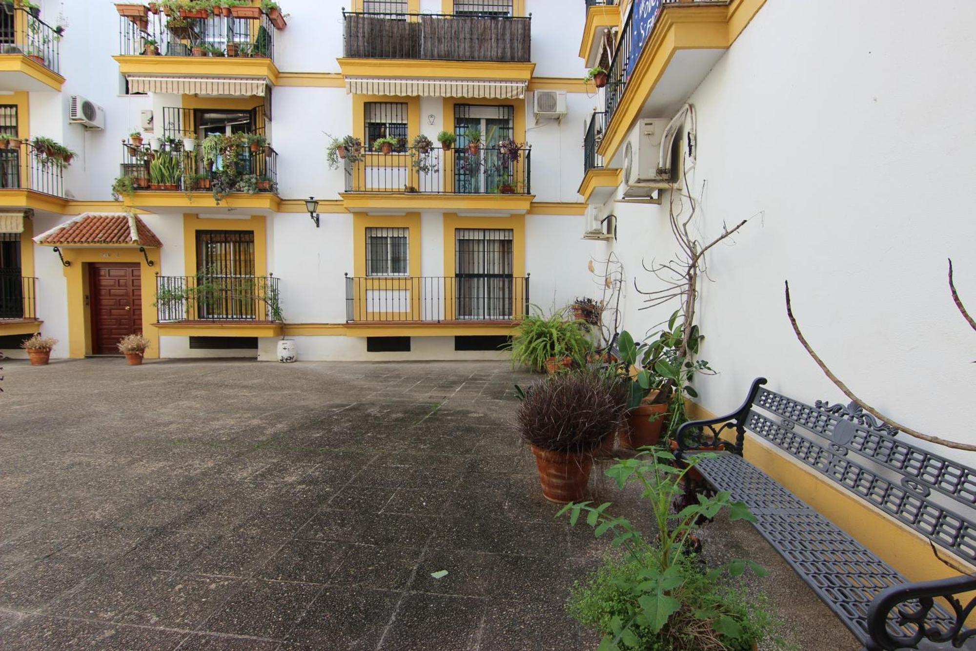Rentalsevilla Espacioso Apartamento En La Alameda De Hercules Con Parking Eksteriør bilde
